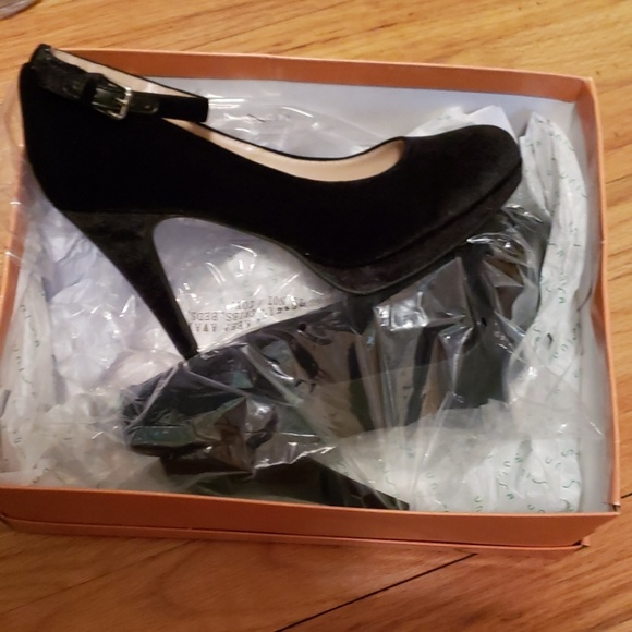 Shoes - NEW Black heels